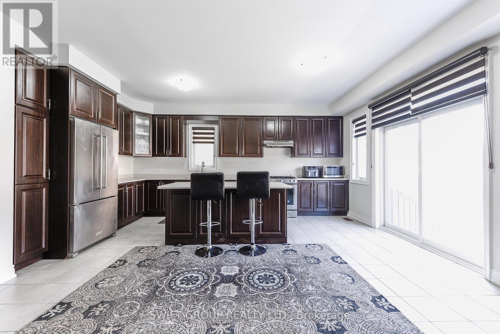 89 Deer Ridge Trail, Caledon, Ontario  L7C 4H4 - Photo 14 - W12372048