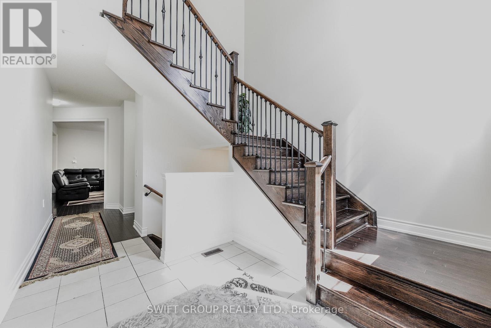 89 Deer Ridge Trail, Caledon, Ontario  L7C 4H4 - Photo 7 - W12372048