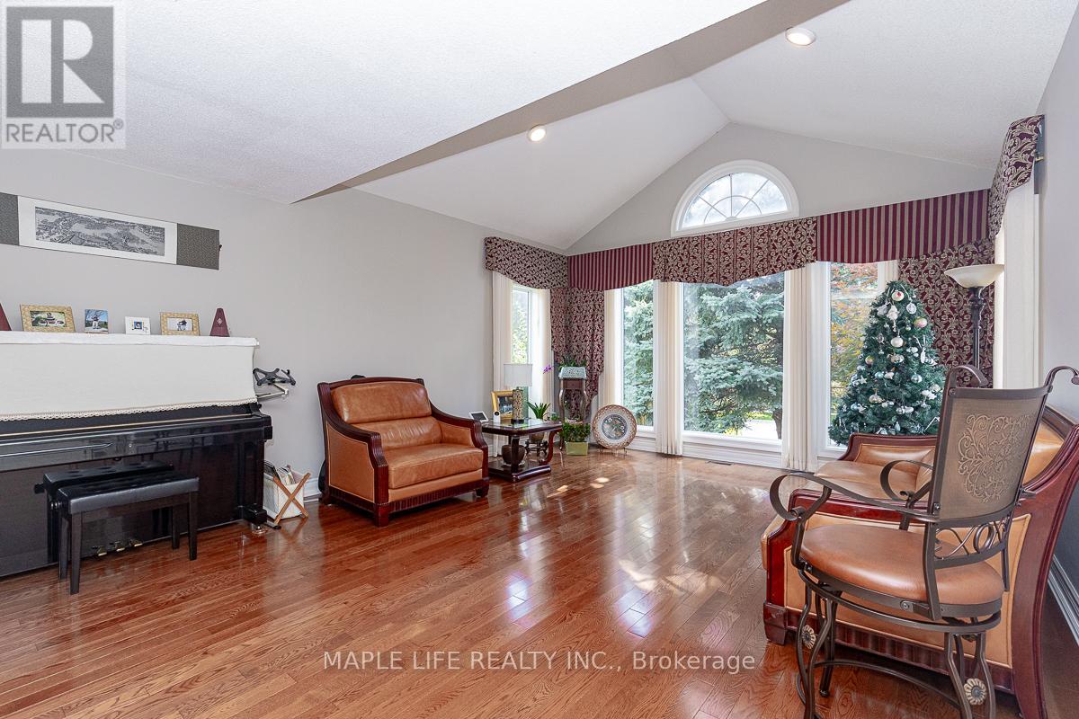1 Elderwood Drive, Richmond Hill, Ontario  L4B 2X3 - Photo 3 - N12372066