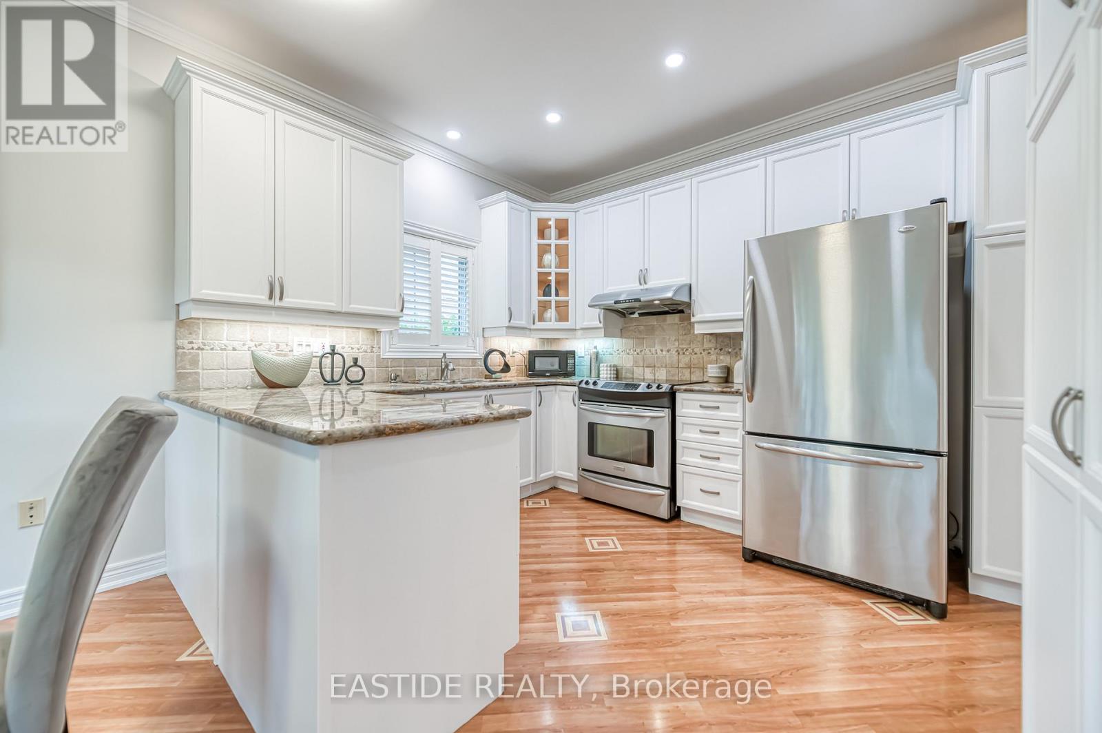 2422 Hertfordshire Way, Oakville, Ontario  L6H 7M5 - Photo 22 - W12372079