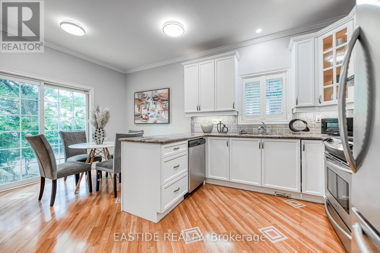 2422 Hertfordshire Way, Oakville, Ontario  L6H 7M5 - Photo 24 - W12372079