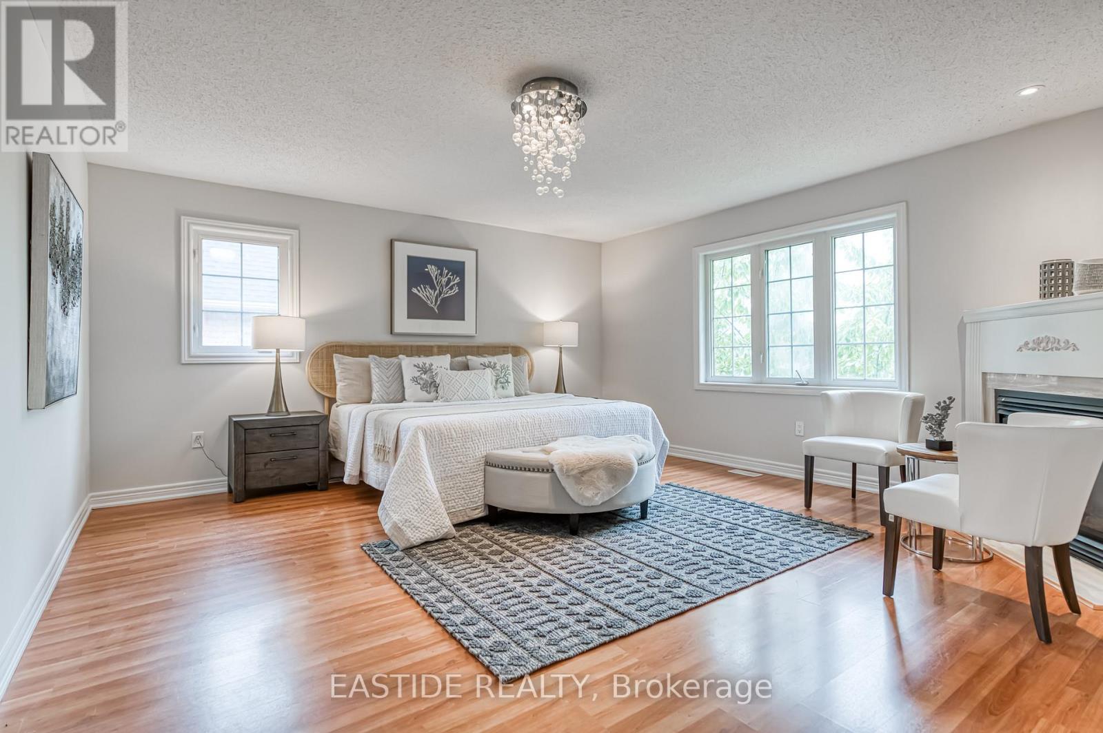 2422 Hertfordshire Way, Oakville, Ontario  L6H 7M5 - Photo 28 - W12372079