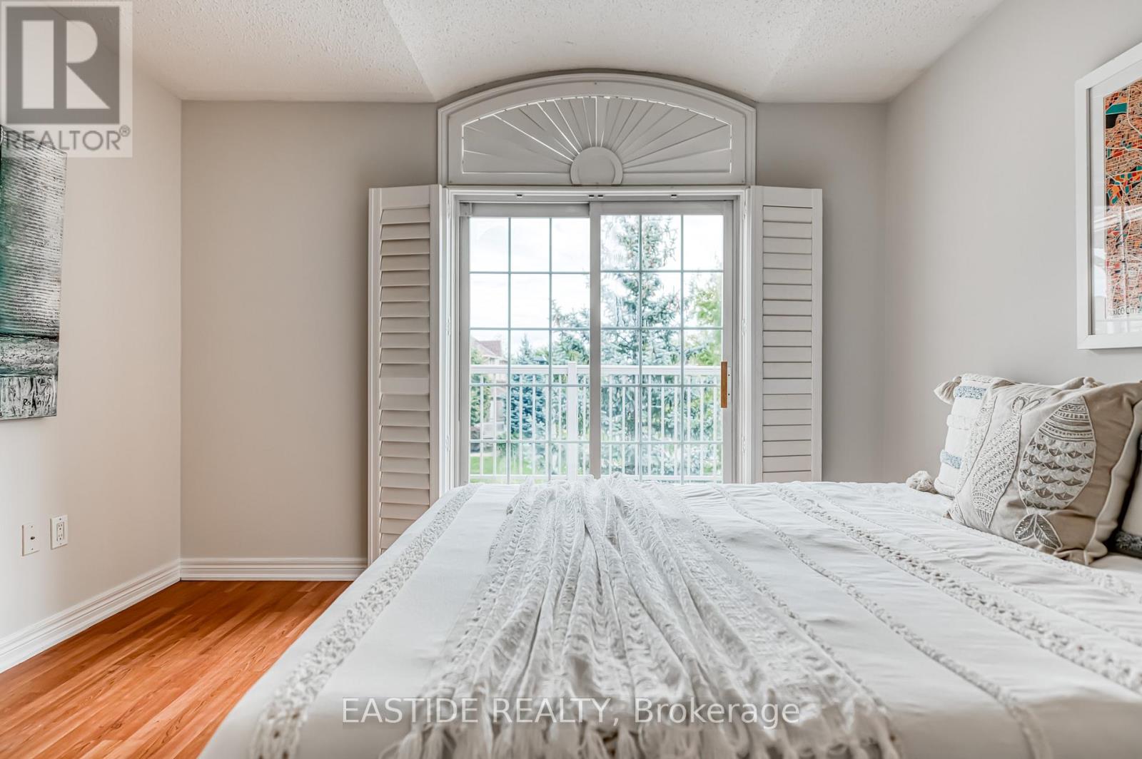 2422 Hertfordshire Way, Oakville, Ontario  L6H 7M5 - Photo 39 - W12372079