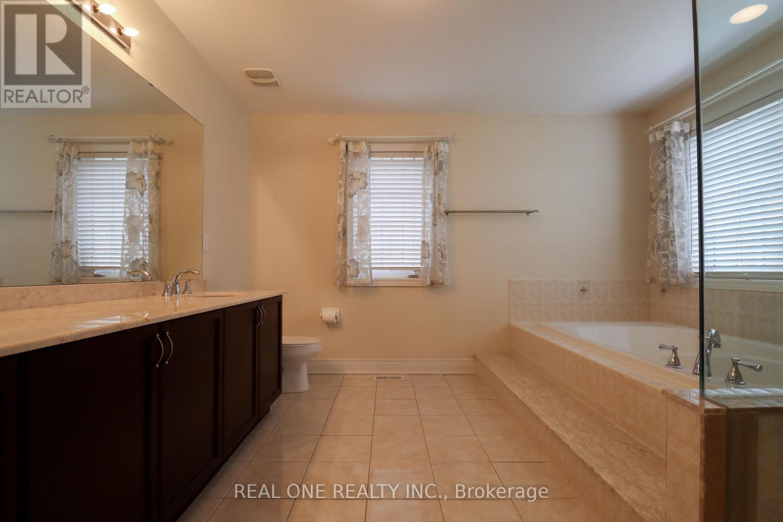1330 Kestell Boulevard, Oakville, Ontario  L6H 0C8 - Photo 30 - W12299055