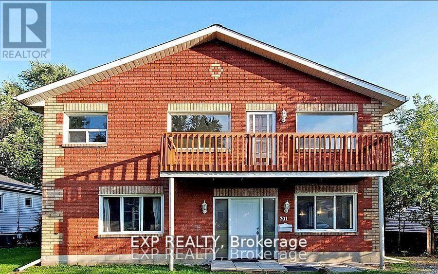 201 Garden Avenue, Georgina, Ontario  L4P 2L3 - Photo 13 - N12372094
