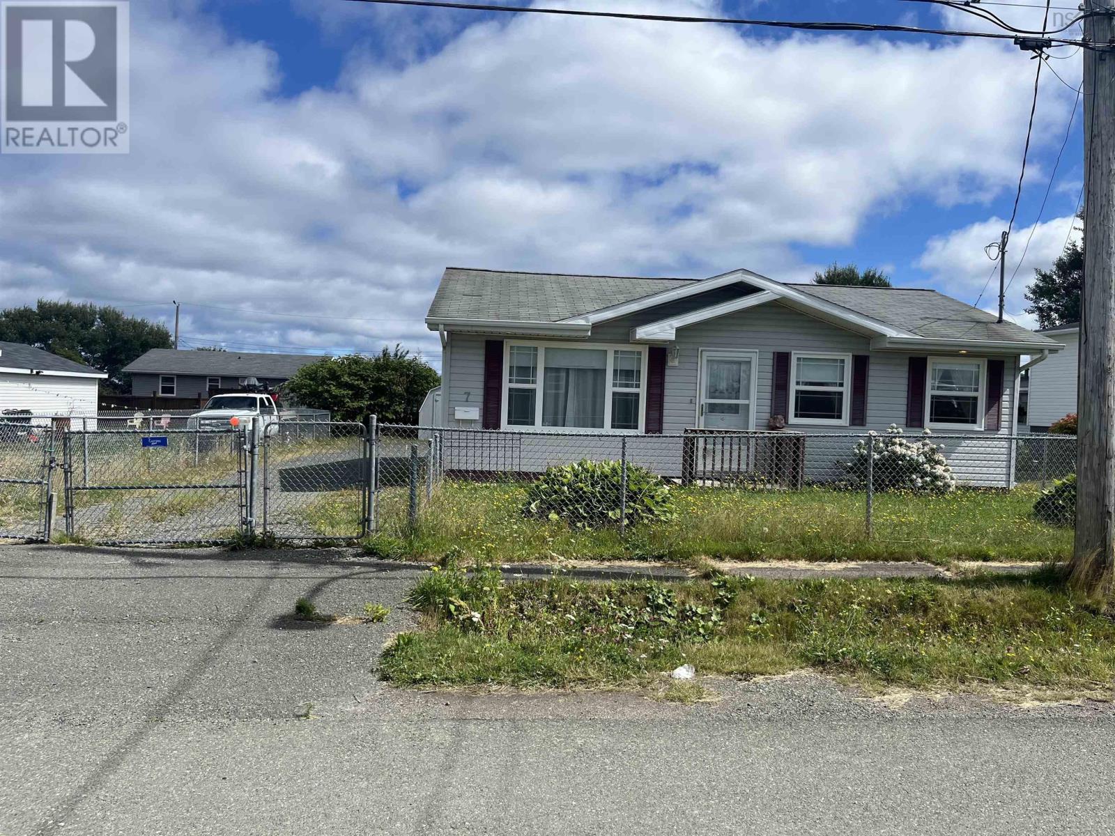 7 Gordon Street, Glace Bay, Nova Scotia  B1A 3Z1 - Photo 2 - 202522012