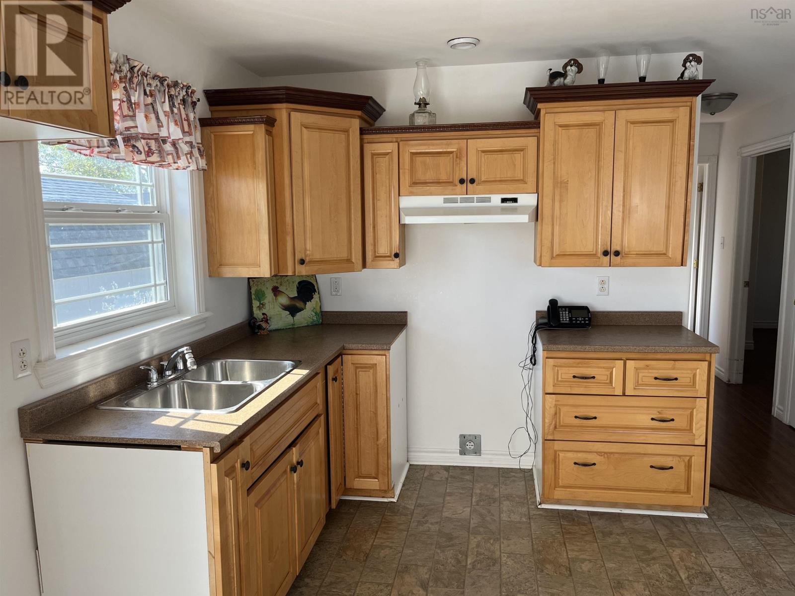 7 Gordon Street, Glace Bay, Nova Scotia  B1A 3Z1 - Photo 7 - 202522012