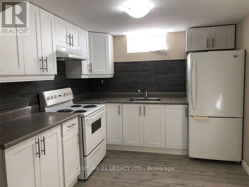 Bsmnt - 17 Rosebud Avenue, Brampton, Ontario  L6X 2W4 - Photo 3 - W12372097