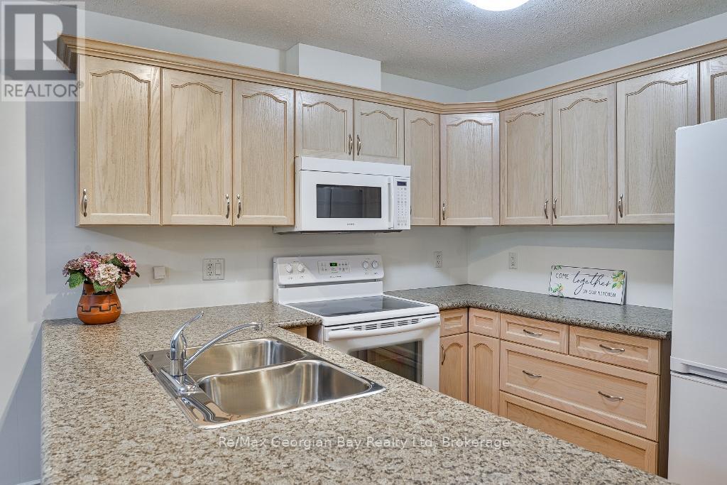 206 - 10a Kimberley Avenue, Bracebridge, Ontario  P1L 0A6 - Photo 3 - X12372103