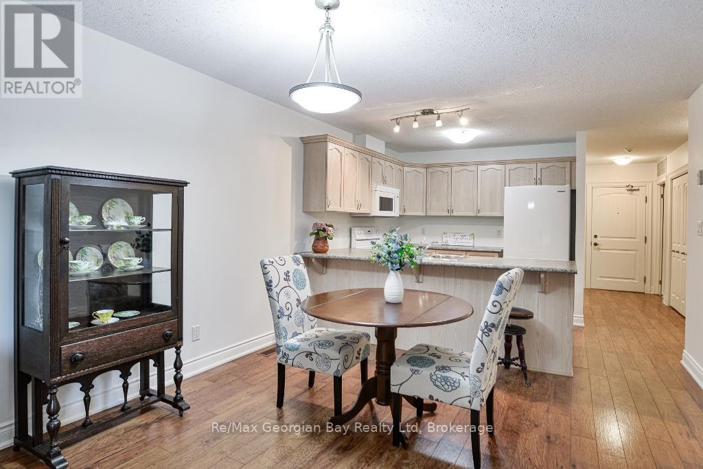 206 - 10a Kimberley Avenue, Bracebridge, Ontario  P1L 0A6 - Photo 6 - X12372103