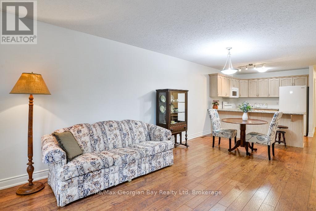 206 - 10a Kimberley Avenue, Bracebridge, Ontario  P1L 0A6 - Photo 8 - X12372103