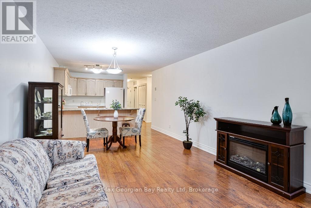 206 - 10a Kimberley Avenue, Bracebridge, Ontario  P1L 0A6 - Photo 9 - X12372103