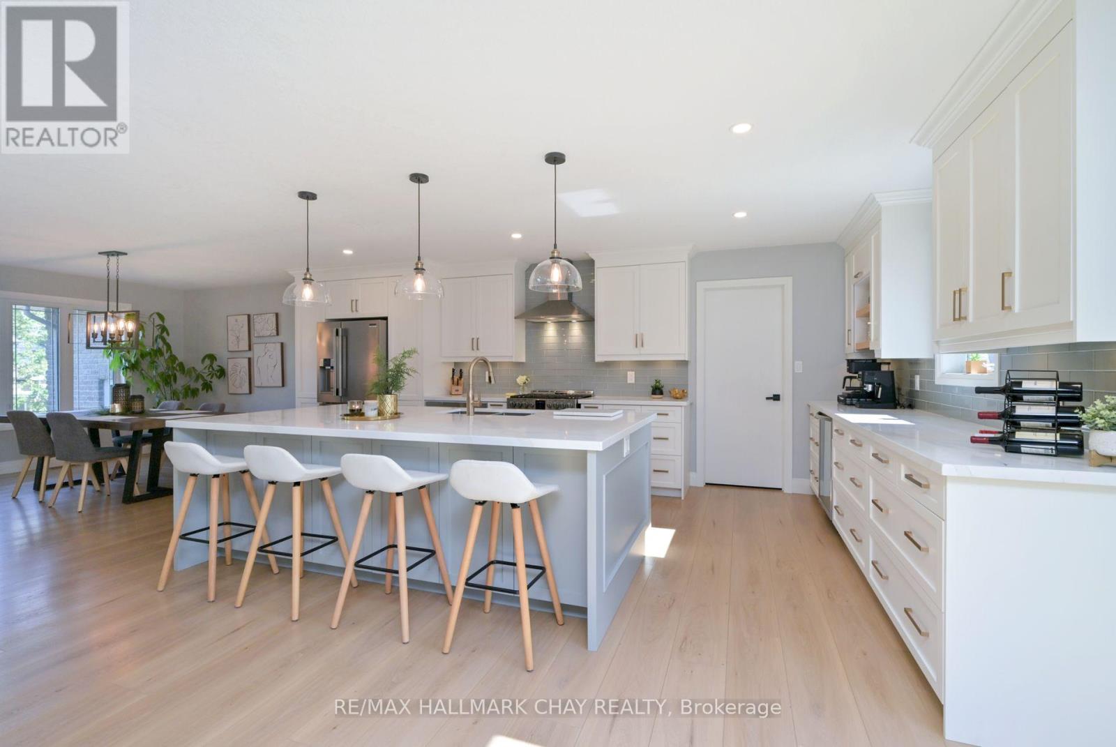 12 Symond Avenue, Oro-Medonte, Ontario  L0L 2E0 - Photo 7 - S12372119