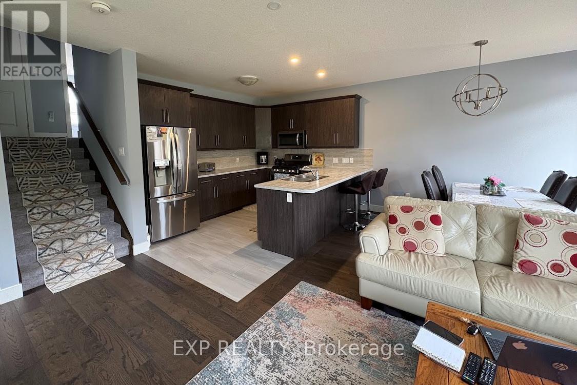 760 Chelton Rd Road, London South, Ontario  N6M 0H8 - Photo 5 - X12372139