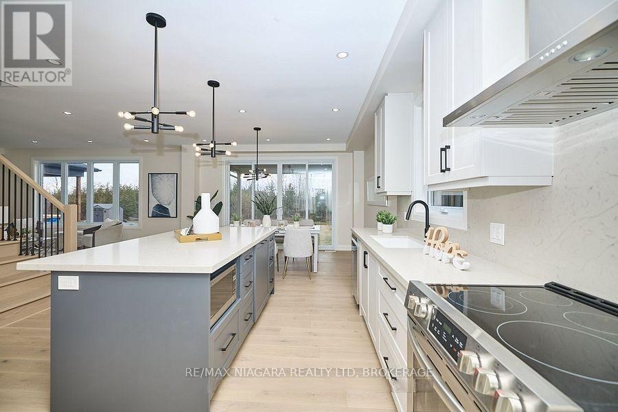 4229 Manson Lane, Lincoln (Beamsville), Ontario  L0R 1G0 - Photo 7 - X12372138