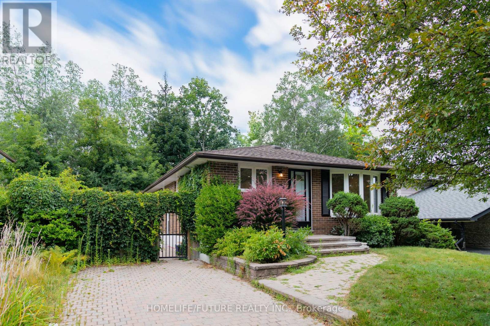 159 Claymore Crescent, Oshawa, Ontario  L1G 6G3 - Photo 1 - E12371296