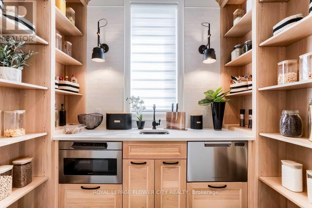 19 Whitcombe Way, Puslinch, Ontario N0B 2C0 - Photo 9 - X12365709