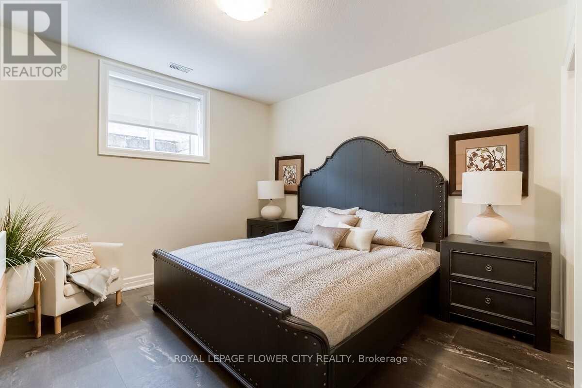 19 Whitcombe Way, Puslinch, Ontario N0B 2C0 - Photo 34 - X12365709