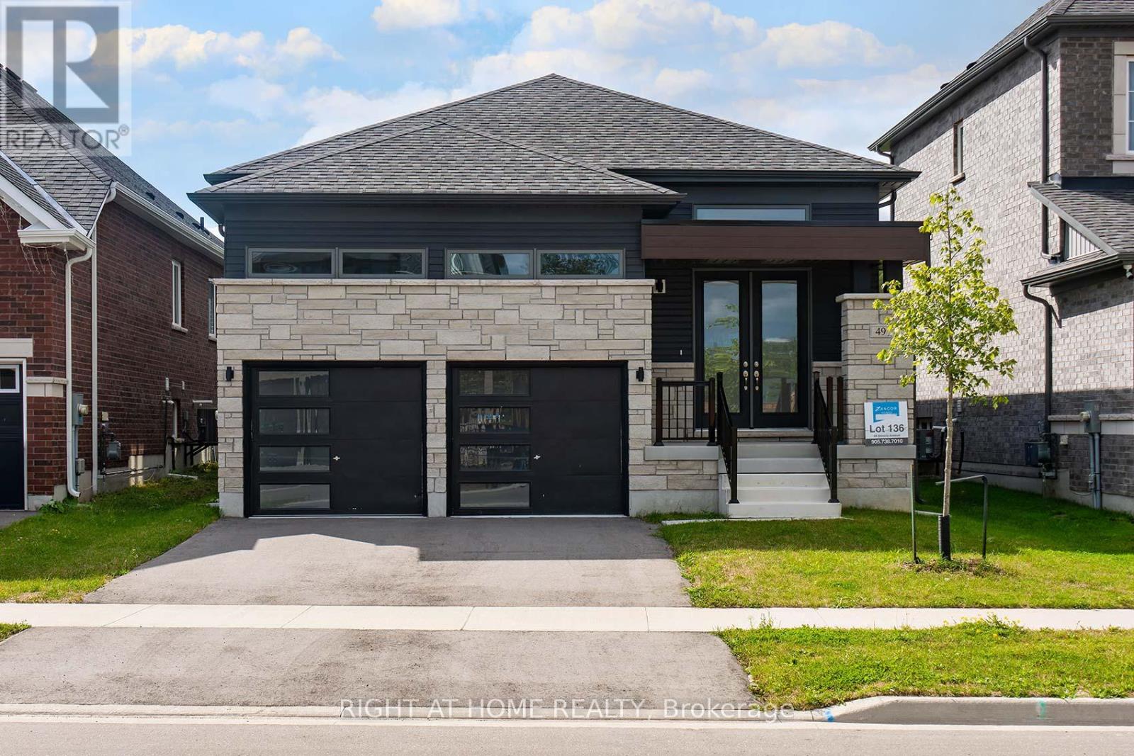 49 Simona Avenue, Wasaga Beach, Ontario  L9Z 0L3 - Photo 1 - S12372144