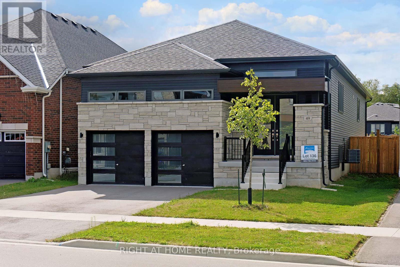 49 Simona Avenue, Wasaga Beach, Ontario  L9Z 0L3 - Photo 3 - S12372144