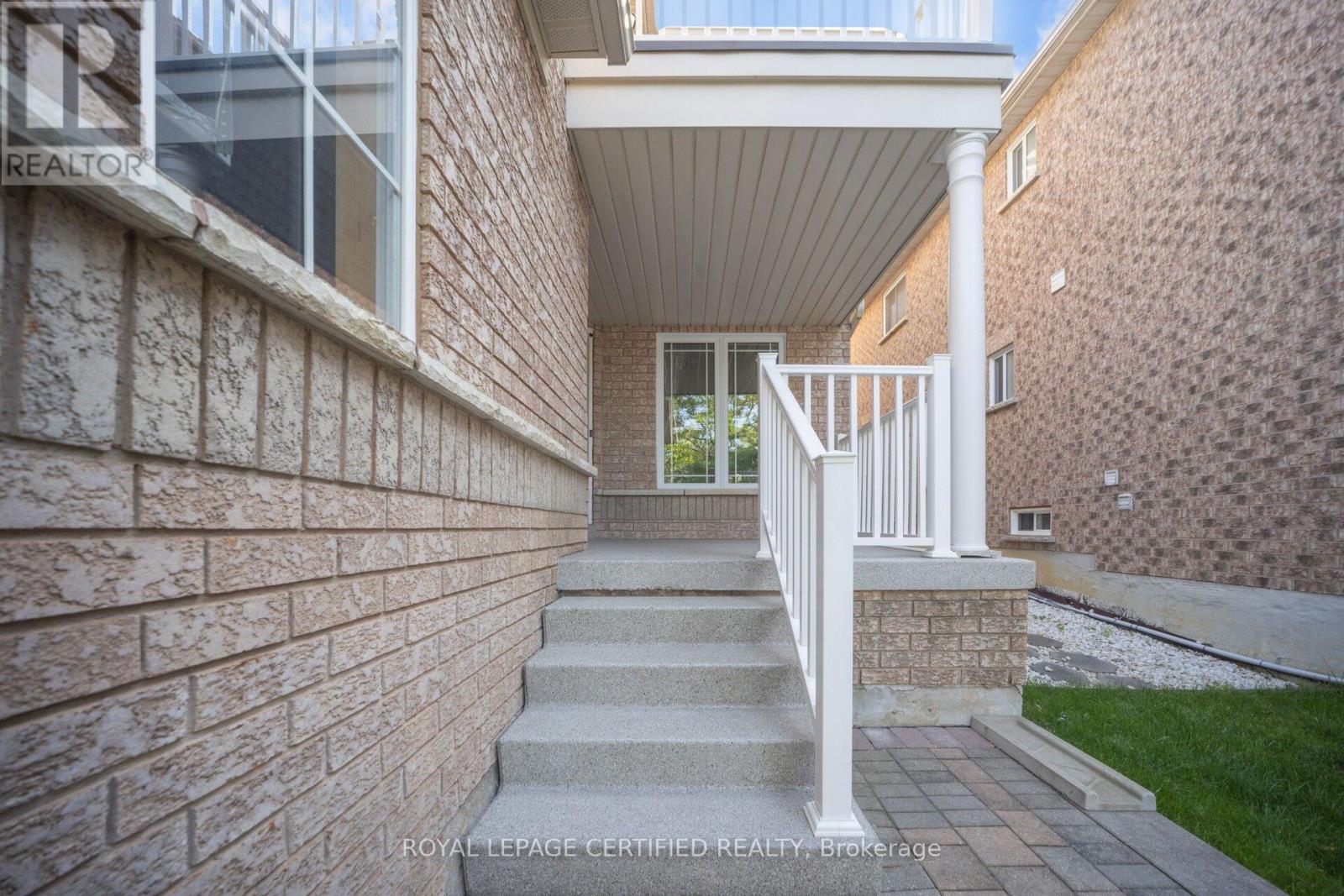 252 Vintage Gate, Brampton, Ontario  L6X 5B7 - Photo 2 - W12334496