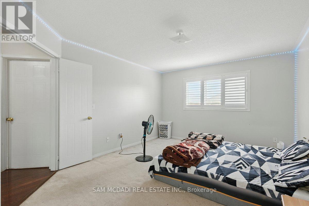 7258 Dime Crescent, Mississauga, Ontario  L5W 1K6 - Photo 13 - W12372136