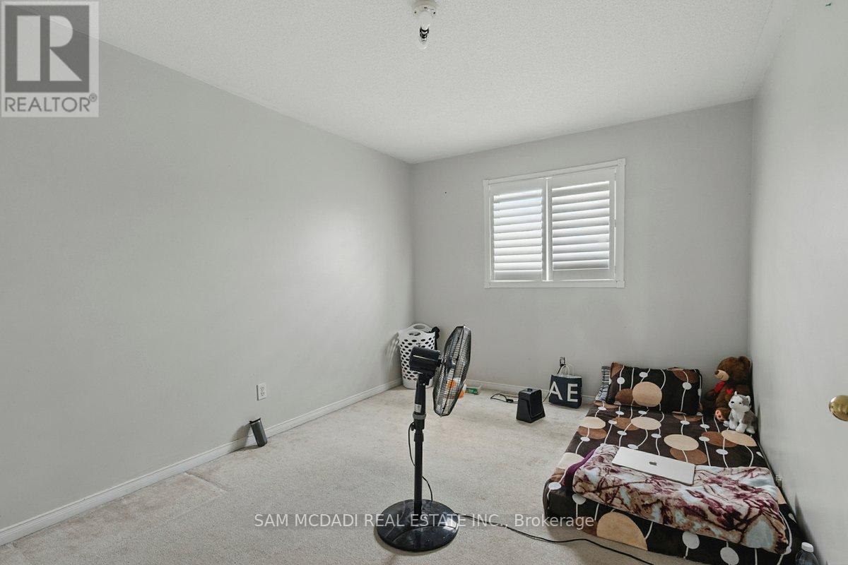 7258 Dime Crescent, Mississauga, Ontario  L5W 1K6 - Photo 14 - W12372136