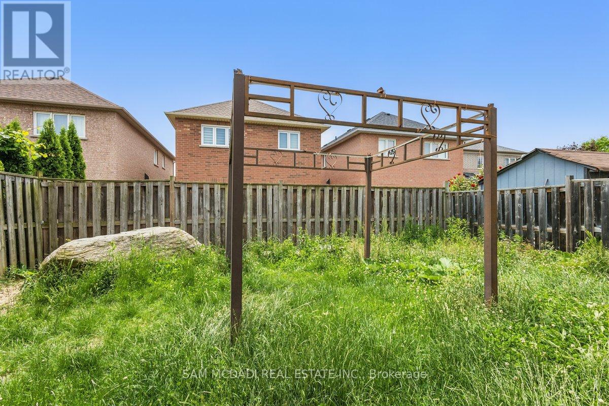 7258 Dime Crescent, Mississauga, Ontario  L5W 1K6 - Photo 16 - W12372136