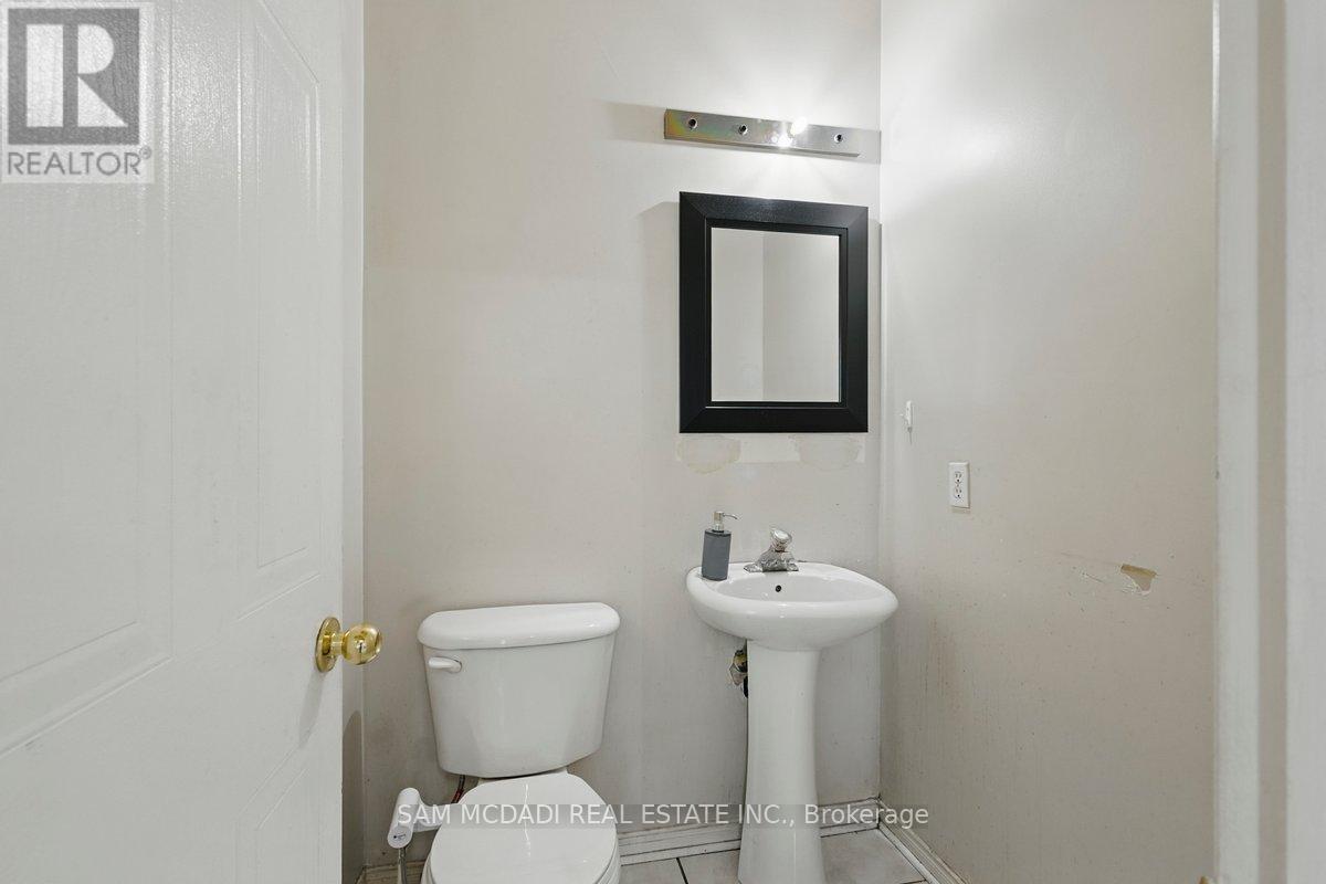 7258 Dime Crescent, Mississauga, Ontario  L5W 1K6 - Photo 7 - W12372136