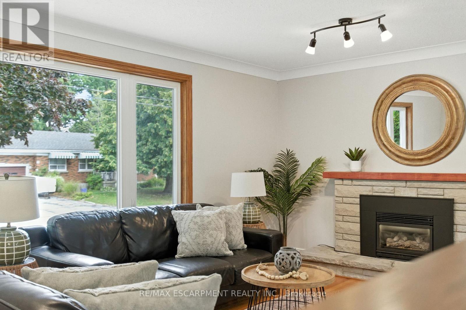 10 Sheffield Avenue, Brantford, Ontario  N3S 6V8 - Photo 15 - X12372142