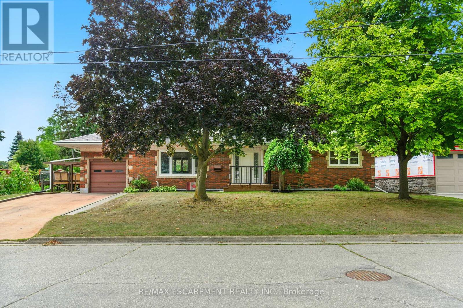 10 Sheffield Avenue, Brantford, Ontario  N3S 6V8 - Photo 2 - X12372142