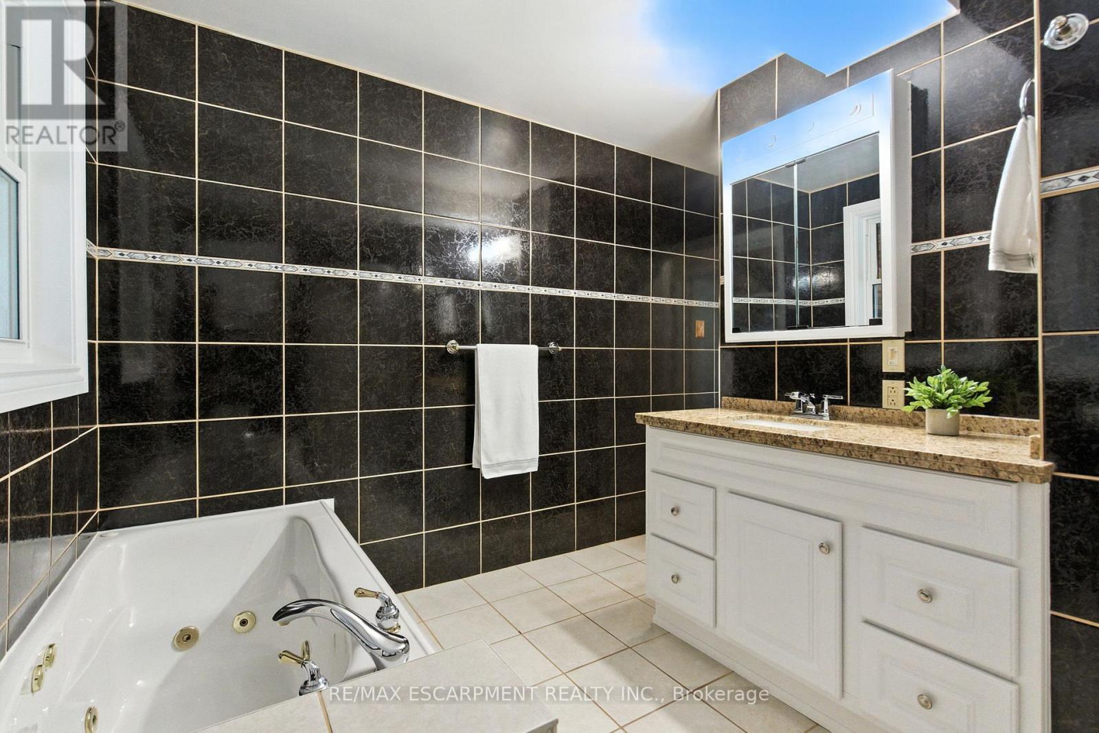 10 Sheffield Avenue, Brantford, Ontario  N3S 6V8 - Photo 26 - X12372142