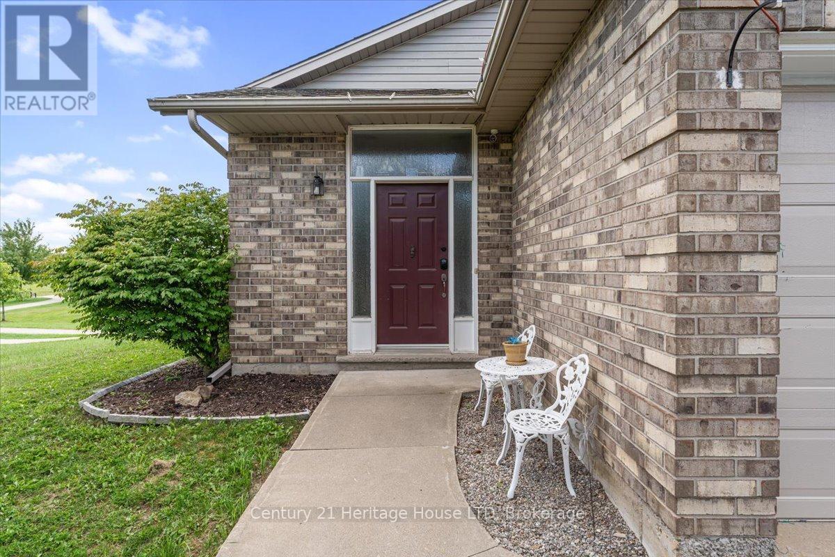 125 Gretel Place, Welland, Ontario  L3C 7H5 - Photo 2 - X12370708