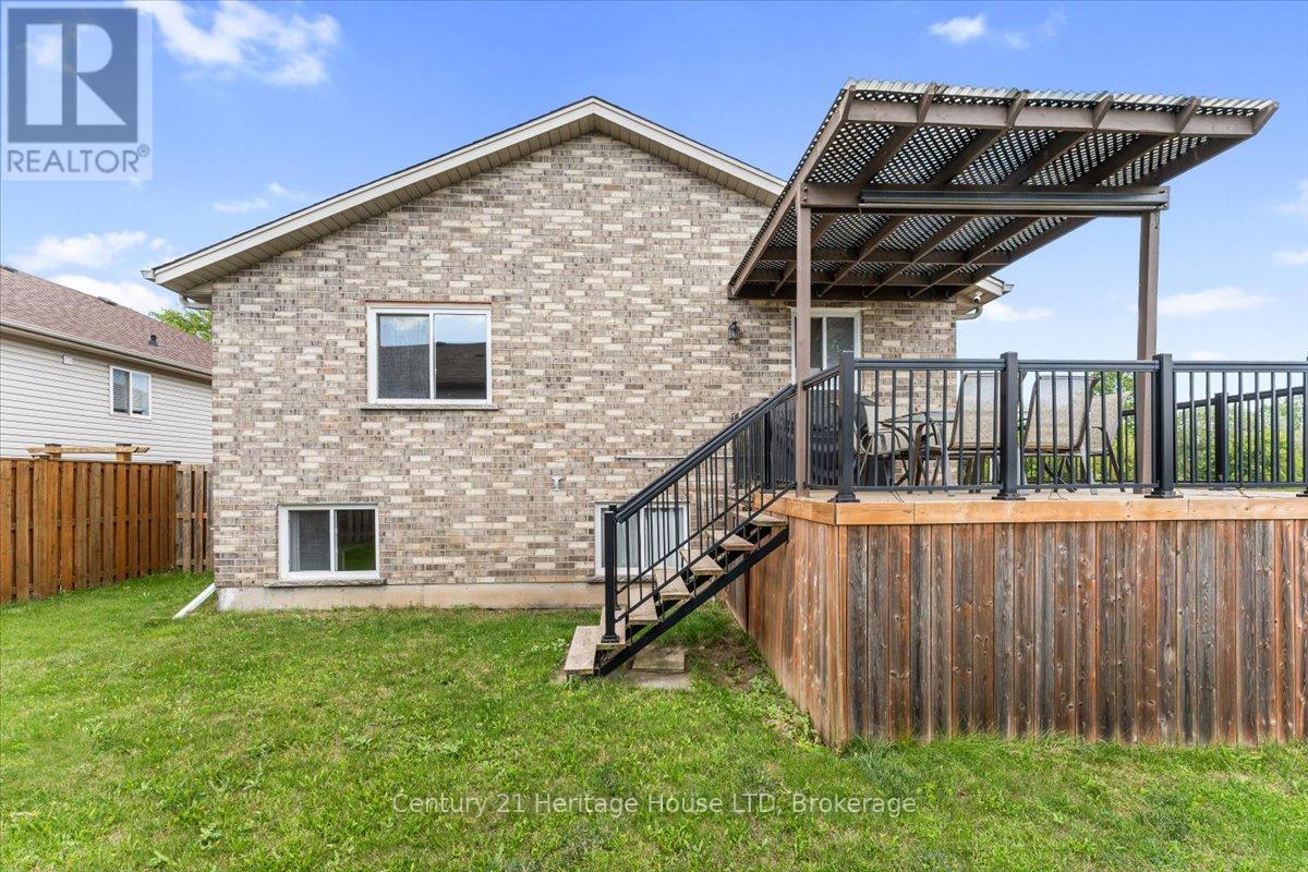 125 Gretel Place, Welland, Ontario  L3C 7H5 - Photo 8 - X12370708