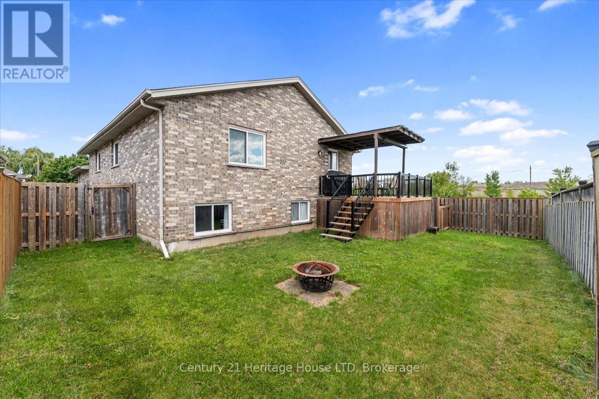 125 Gretel Place, Welland, Ontario  L3C 7H5 - Photo 9 - X12370708