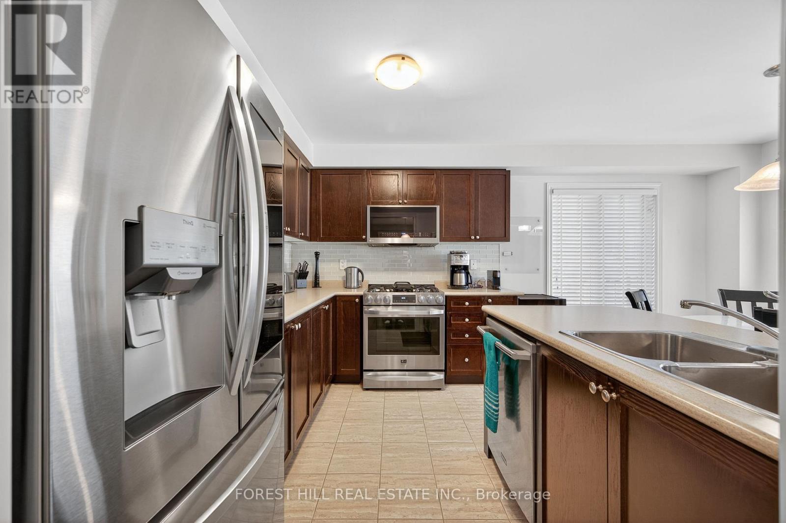 60 Sundragon Trail, Bradford West Gwillimbury (Bradford), Ontario  L3Z 0H5 - Photo 8 - N12371180