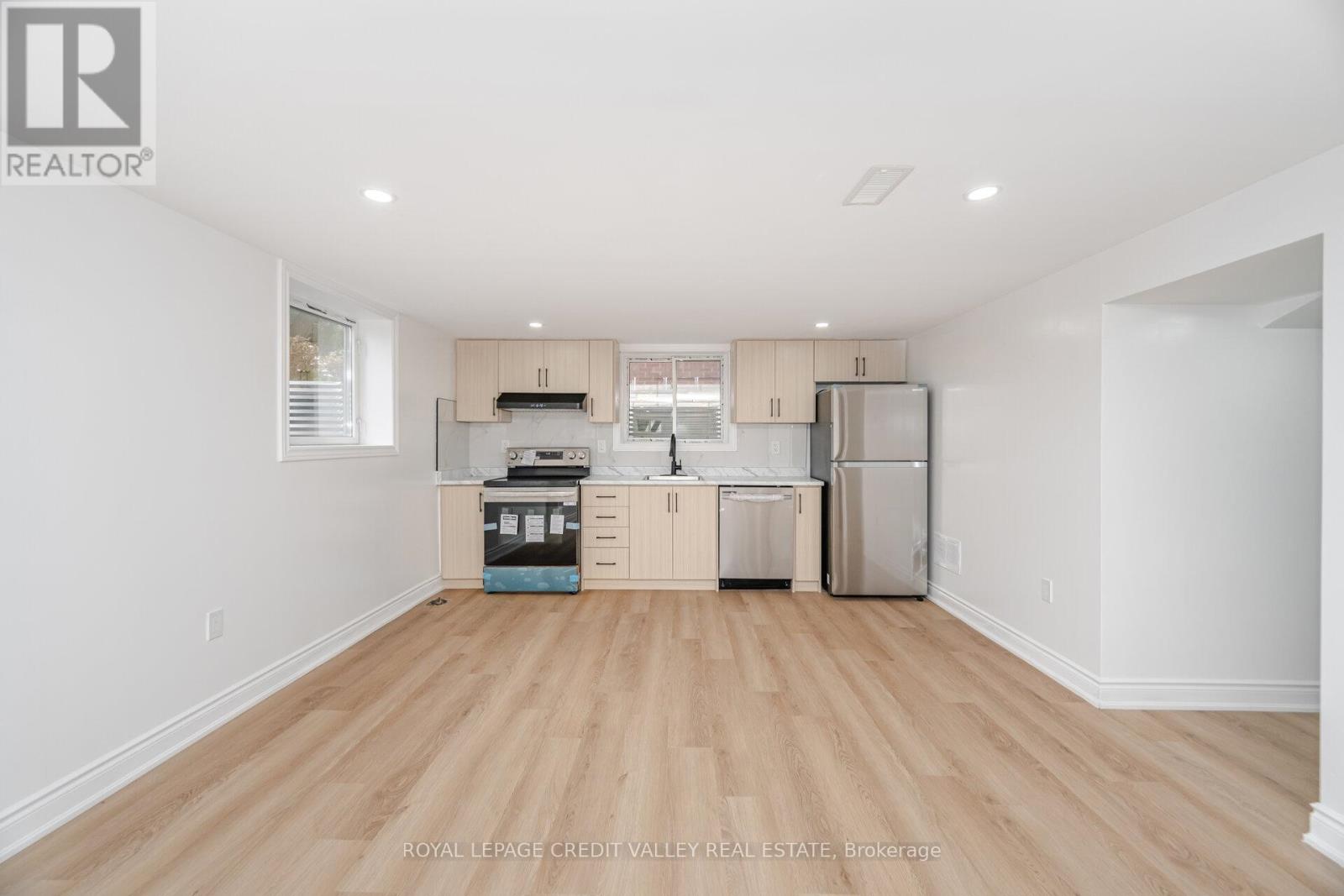 Bsmt - 812 Tenth Avenue, Hamilton, Ontario  L8T 2G6 - Photo 13 - X12372158