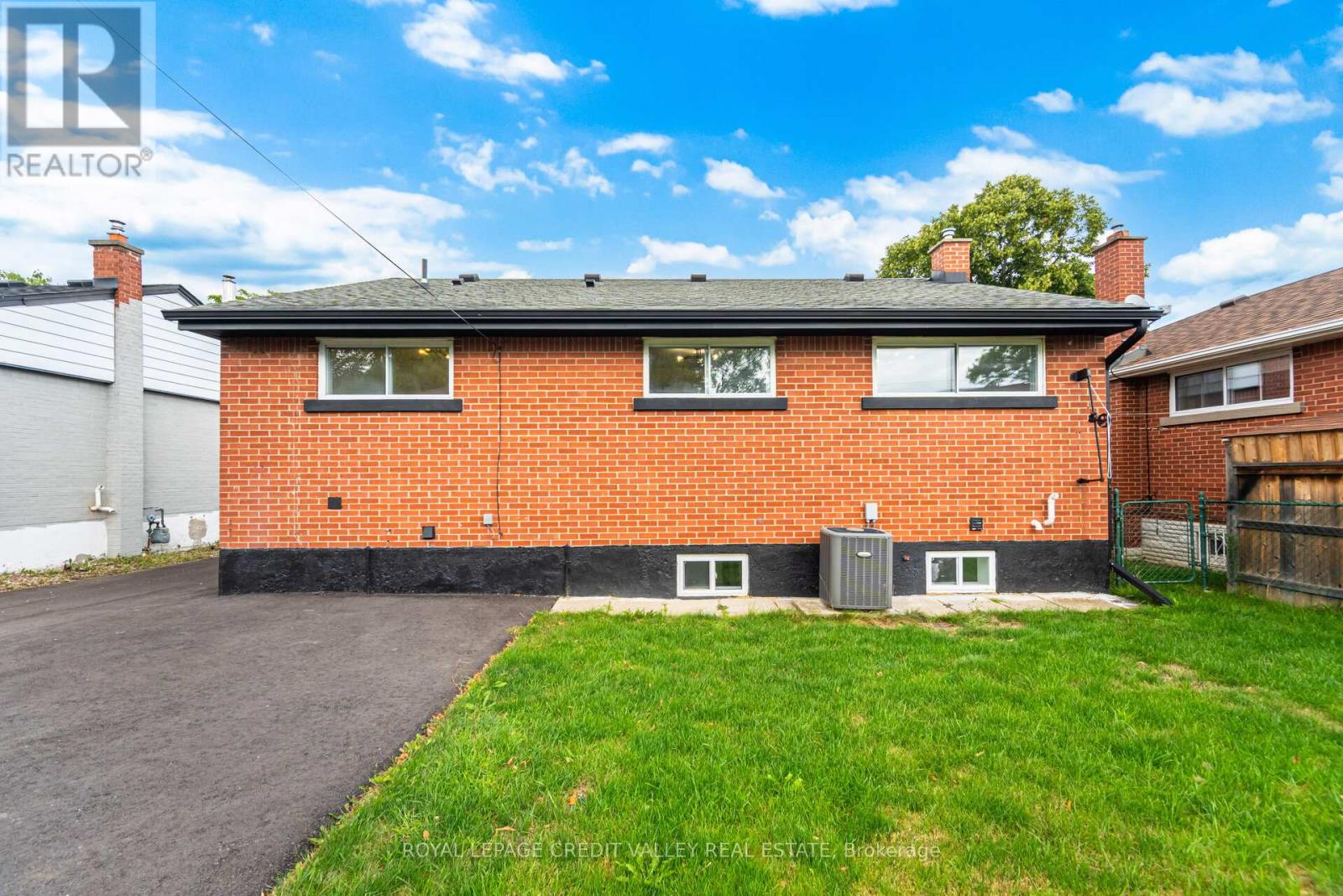 Bsmt - 812 Tenth Avenue, Hamilton, Ontario  L8T 2G6 - Photo 25 - X12372158