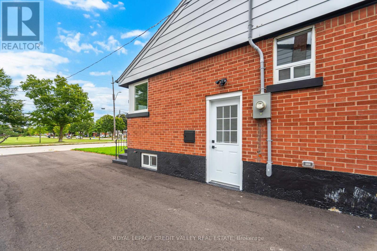 Bsmt - 812 Tenth Avenue, Hamilton, Ontario  L8T 2G6 - Photo 6 - X12372158