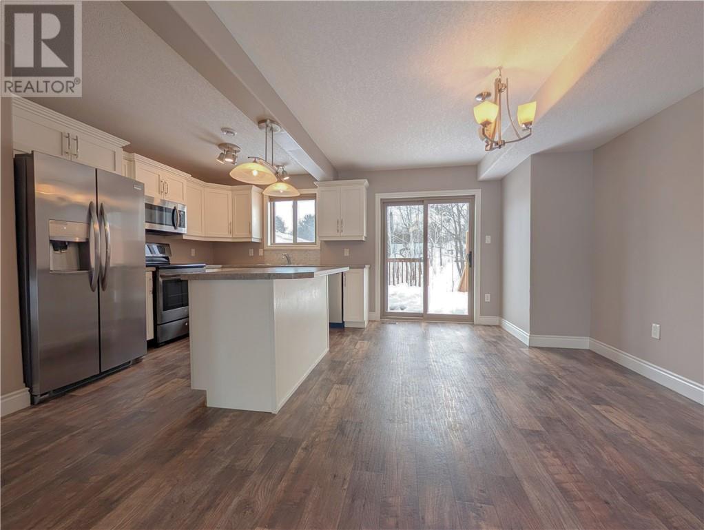 156 Eclipse Crescent, Greater Sudbury, Ontario  P3B 0E6 - Photo 9 - 2124327