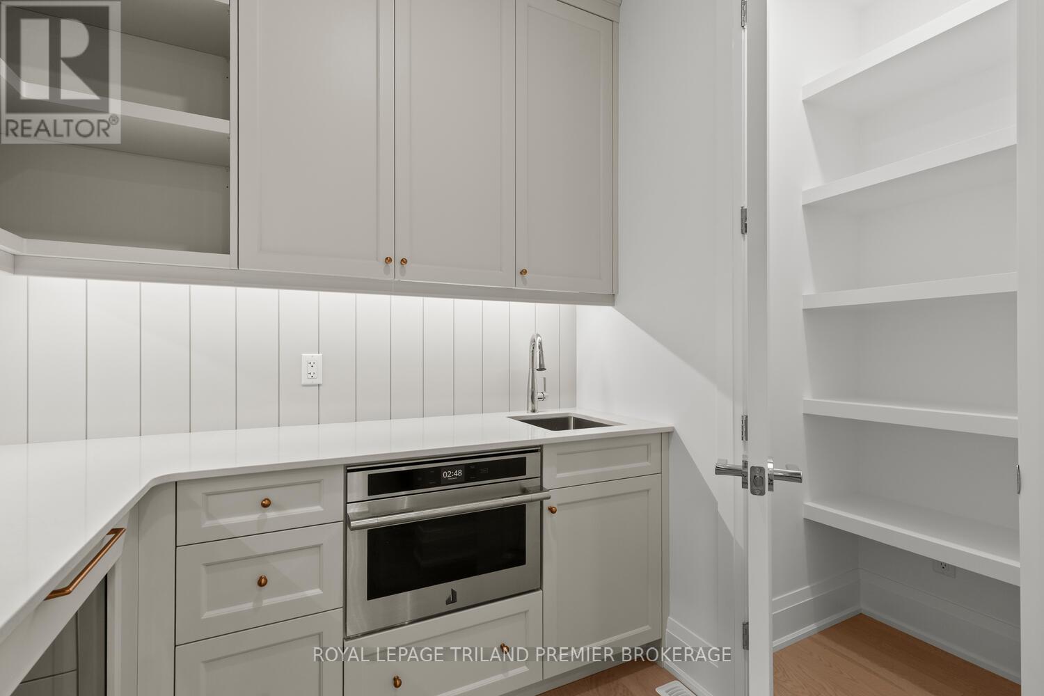 9940 Ontario Street, Lambton Shores, Ontario  N0M 2L0 - Photo 15 - X12372192