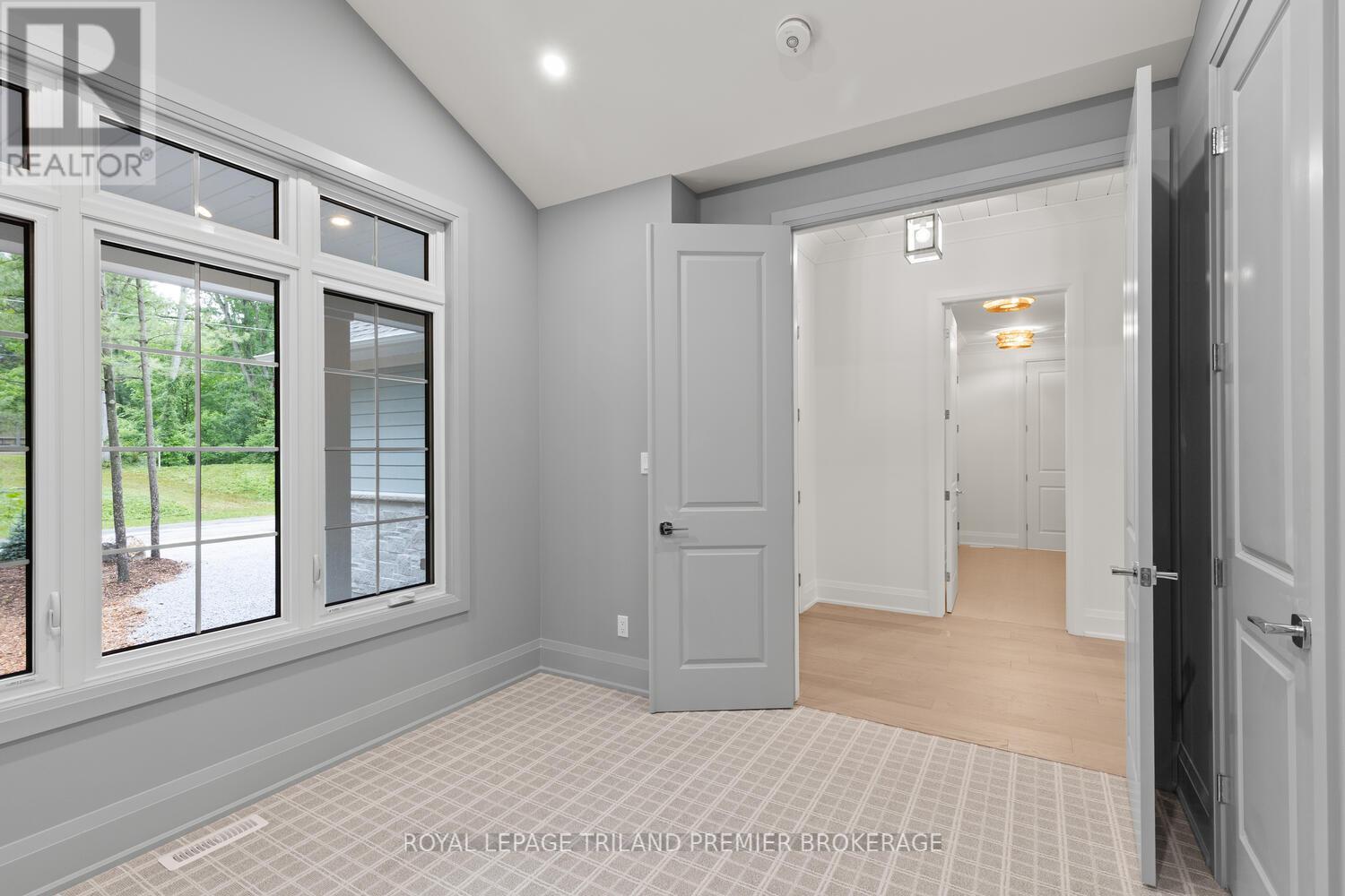 9940 Ontario Street, Lambton Shores, Ontario  N0M 2L0 - Photo 17 - X12372192