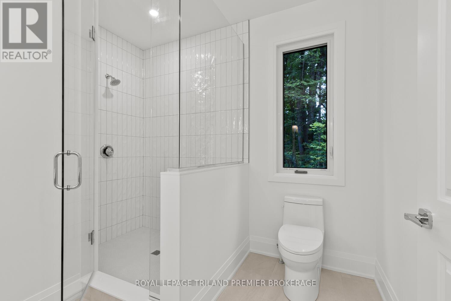 9940 Ontario Street, Lambton Shores, Ontario  N0M 2L0 - Photo 22 - X12372192