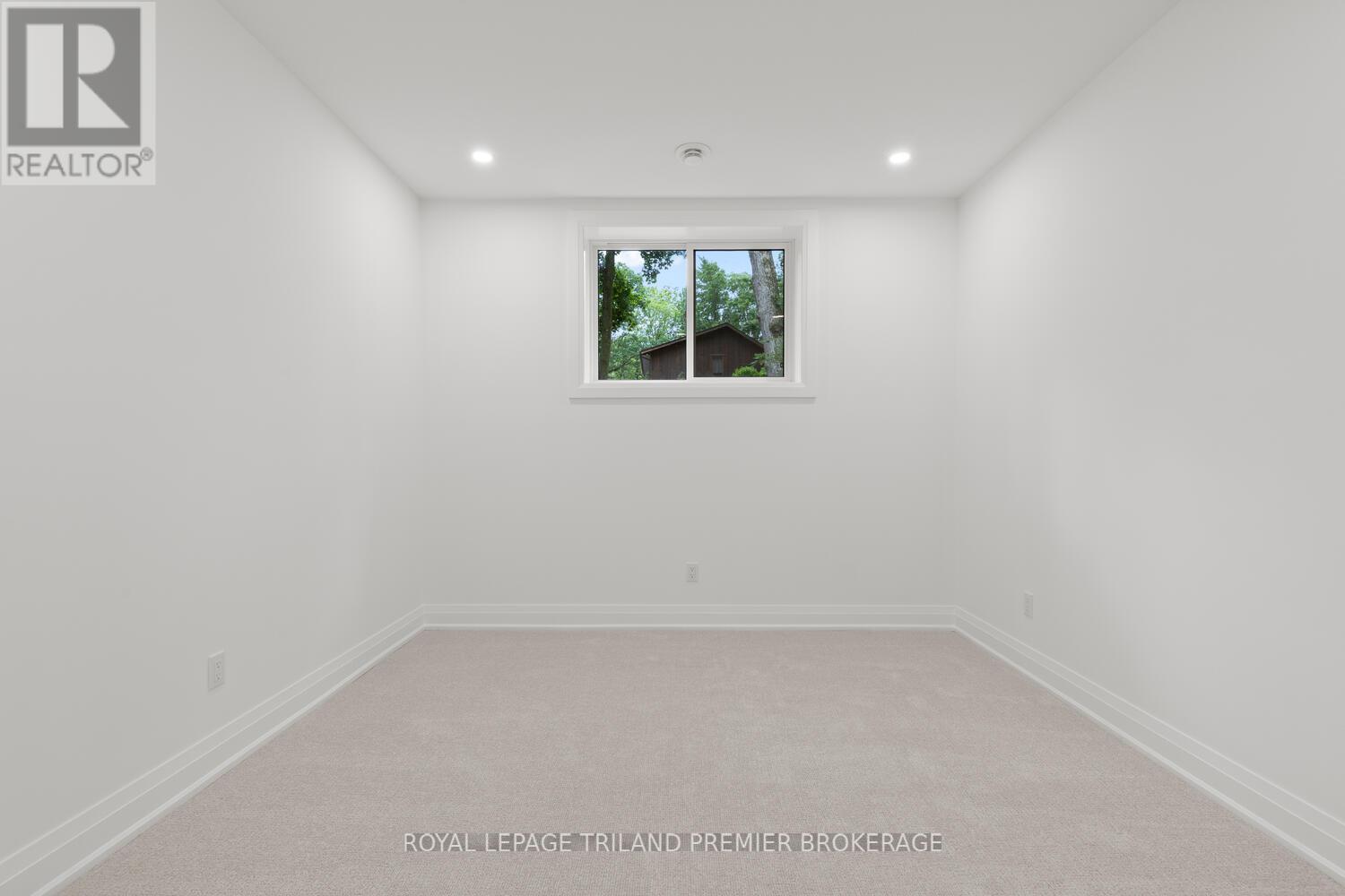 9940 Ontario Street, Lambton Shores, Ontario  N0M 2L0 - Photo 34 - X12372192