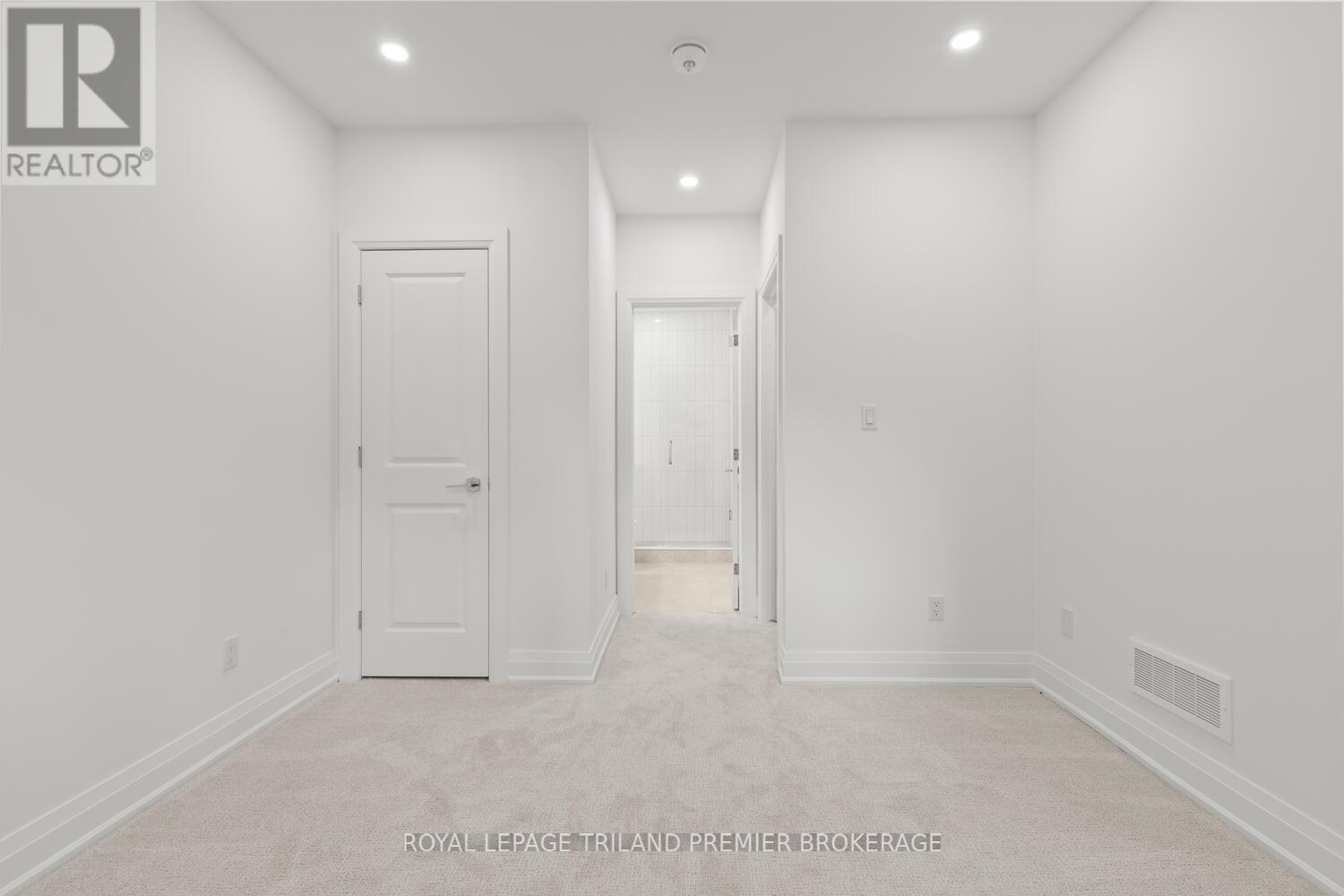 9940 Ontario Street, Lambton Shores, Ontario  N0M 2L0 - Photo 35 - X12372192