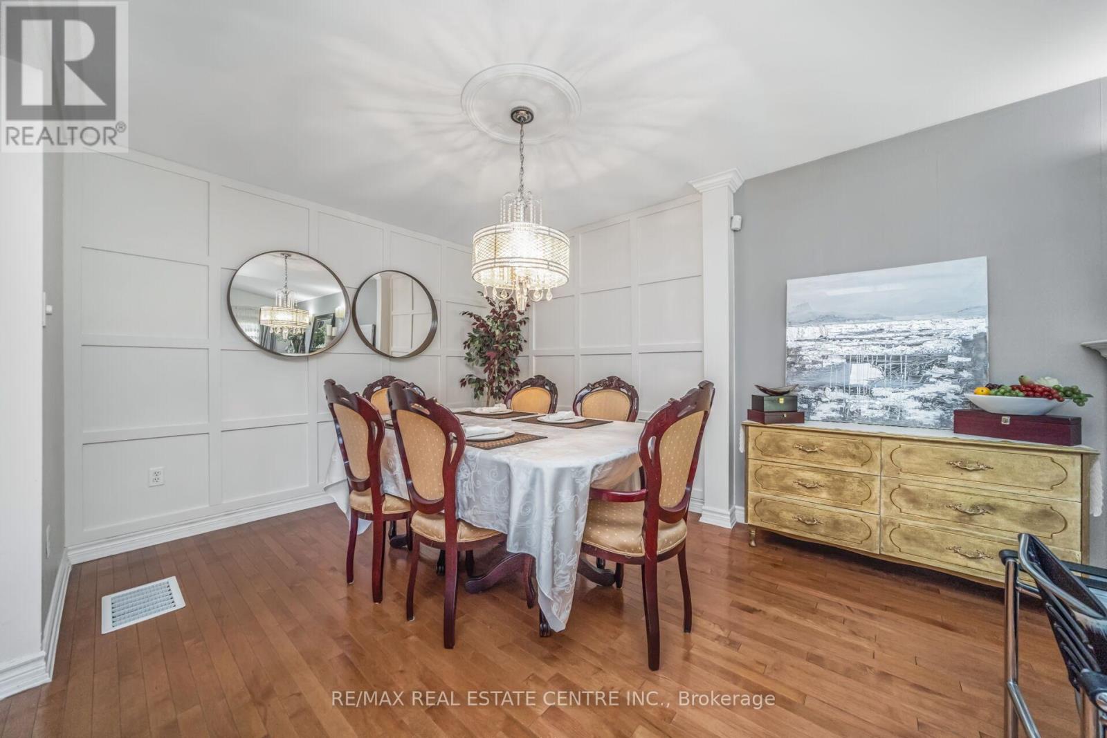 19 Hollowgrove Boulevard, Brampton (Vales Of Castlemore), Ontario  L6P 1B1 - Photo 14 - W12372180