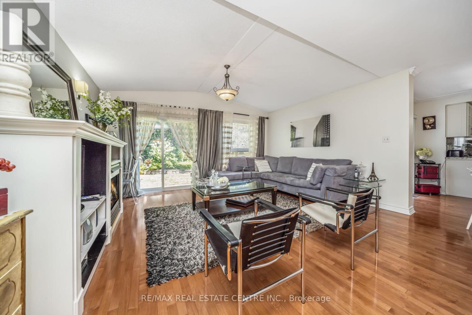 19 Hollowgrove Boulevard, Brampton (Vales Of Castlemore), Ontario  L6P 1B1 - Photo 16 - W12372180