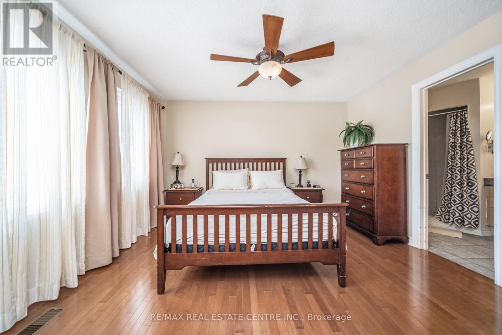 19 Hollowgrove Boulevard, Brampton (Vales Of Castlemore), Ontario  L6P 1B1 - Photo 23 - W12372180