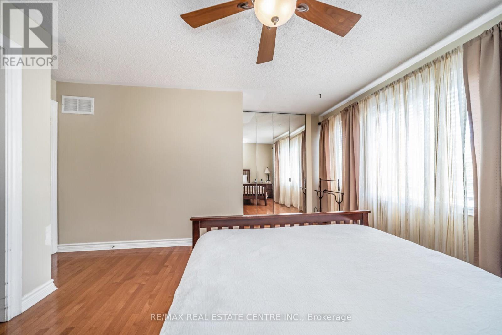 19 Hollowgrove Boulevard, Brampton (Vales Of Castlemore), Ontario  L6P 1B1 - Photo 24 - W12372180