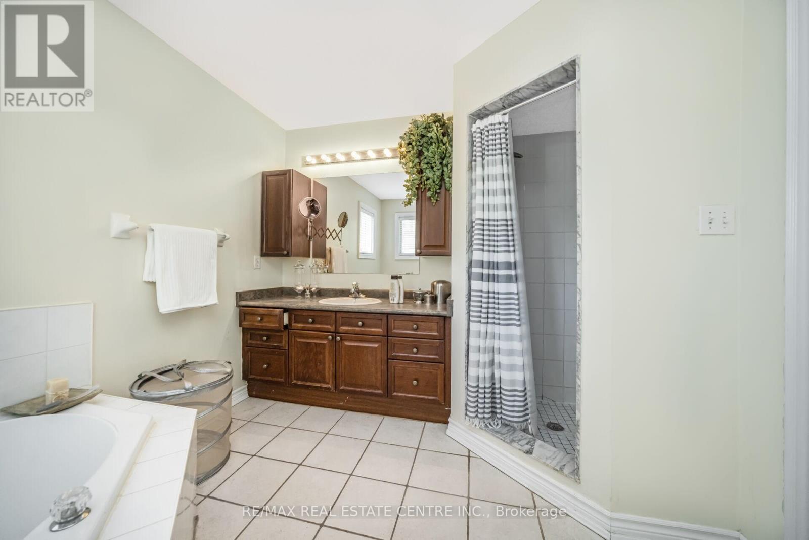 19 Hollowgrove Boulevard, Brampton (Vales Of Castlemore), Ontario  L6P 1B1 - Photo 29 - W12372180